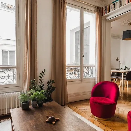Beautiful Apt Near The Train Stations